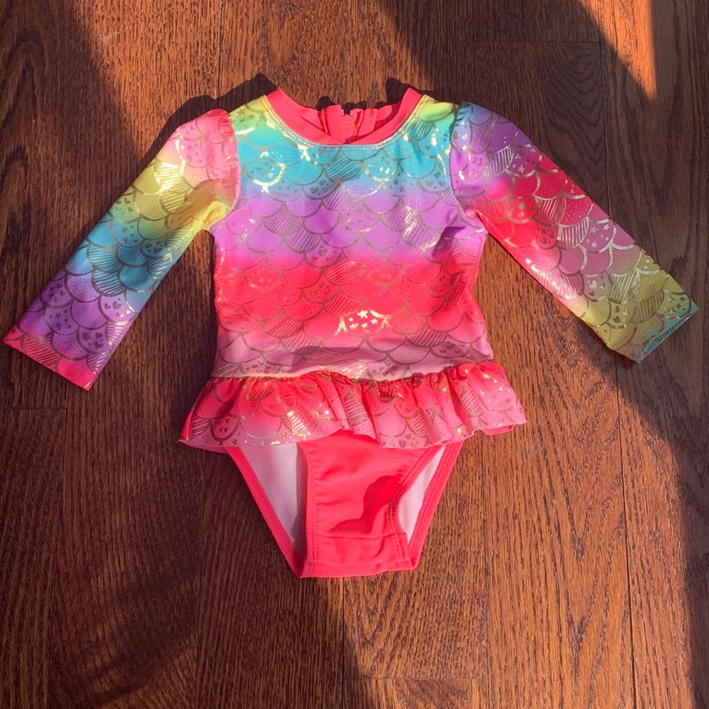 CAT & JACK MULIT-COLOR ONE-PIECE SWIMSUIT W/ RUFFLES SIZE 12 MONTHS